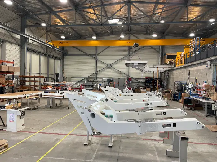 Nautisme : Tenderlift impose ses plateformes hydrauliques depuis Canet-en-Roussillon (66) 1 - Les indiscretions Tenderlift usine - Les indiscretions