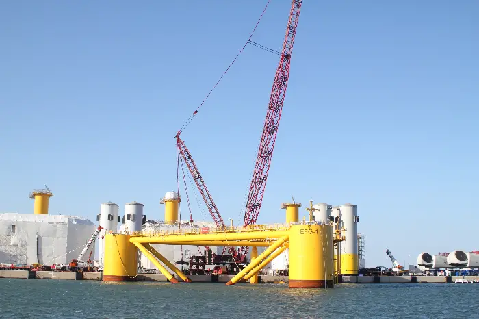 Le chantier des éoliennes flottantes EFGL démarre à Port-La Nouvelle (11) 1 - Les indiscretions IMG 8693 - Les indiscretions